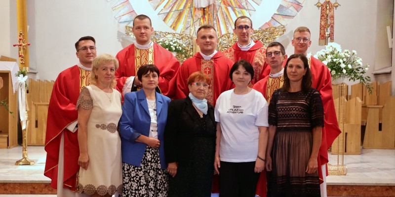 Prymicje neoprezbiterów we wspólnocie parafialnej w Stadnikach